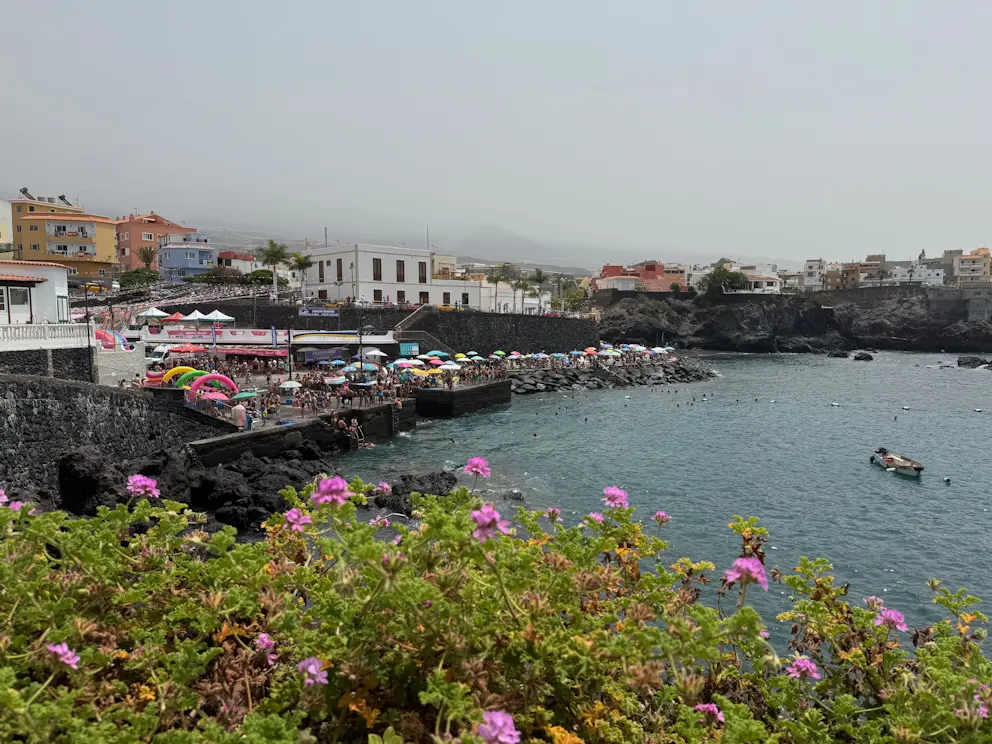 Widok na zatokę Alcalá z promenady