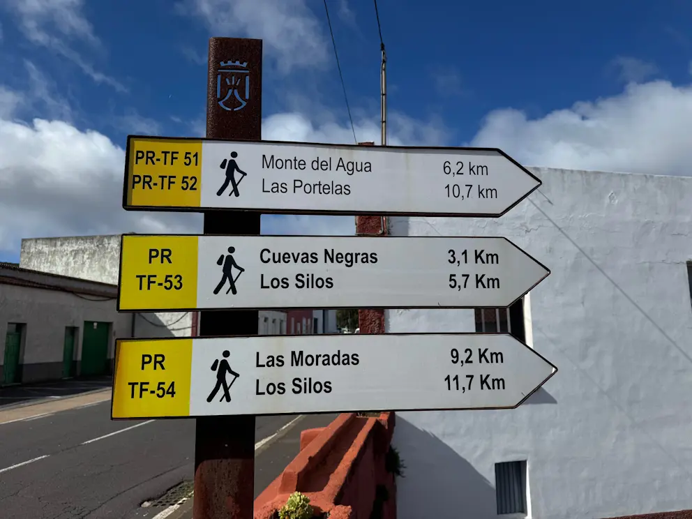 Tablice szlaków w Erjos