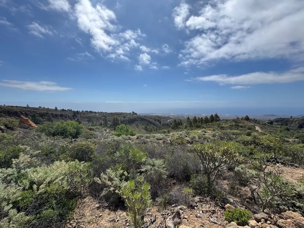 Rozległa panorama na wybrzeże