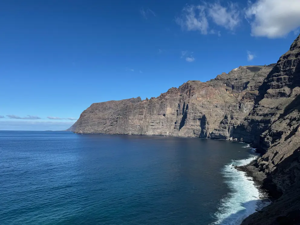 Klify Los Gigantes widziane z punktu widokowego