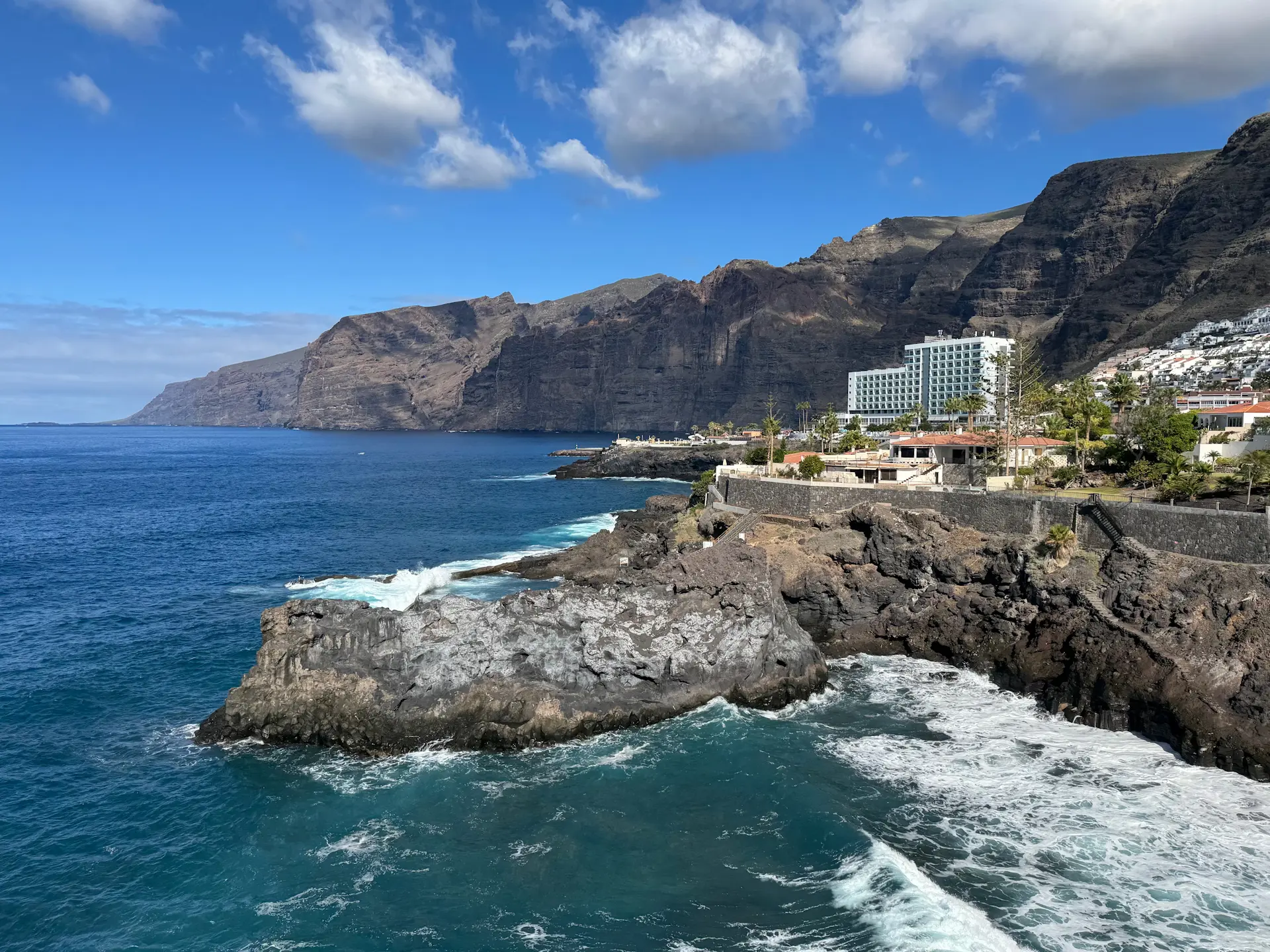 Puerto de Santiago i Los Gigantes w grudniu