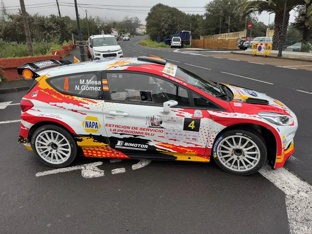 Samochód rajdowy w Ruigómez