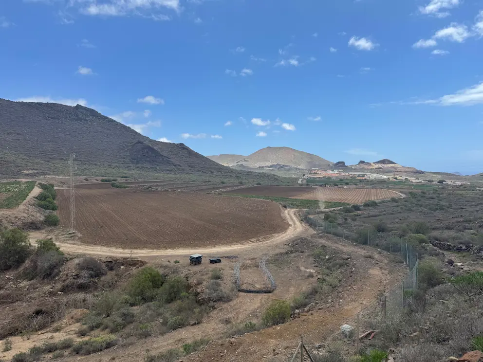 Dolina z polami uprawnymi